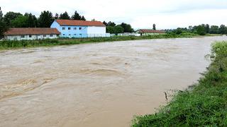 Tehlikeyi fark edince... Otobüste Türk vatandaşları vardı! Sırbistan'daki selde felaketten dönüldü