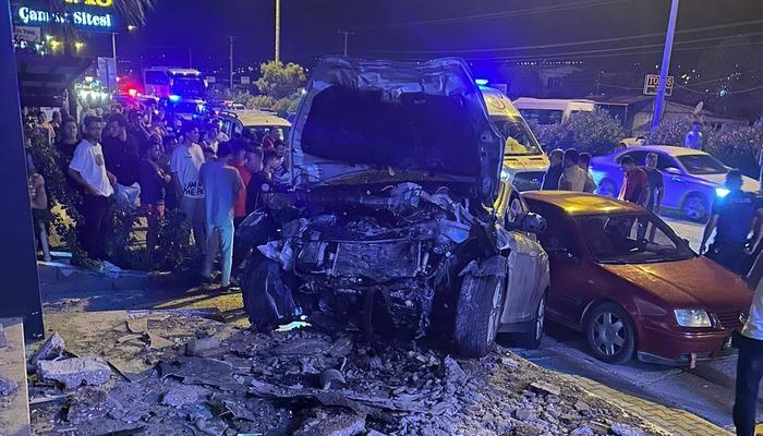 Korkunç kaza! 2 ölü, biri bebek 4 yaralı