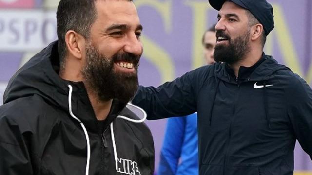 Arda Turan, eski takım arkadaşı dünyaca ünlü yıldızı Eyüpspor'a getiriyor! İlk görüşme çok olumlu geçti...