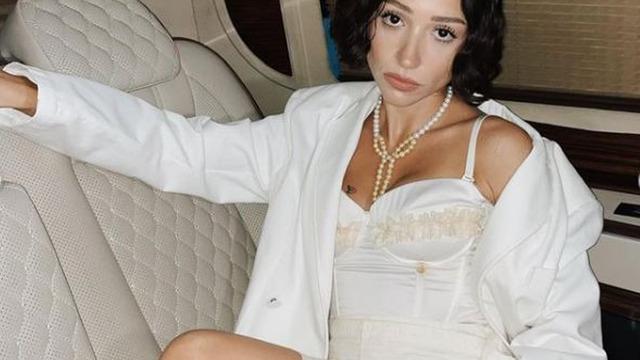 Zeynep Bastık İstanbul'u terk edip kendine Urla'da ev aldı! Lüks evine stüdyo bile kurdu