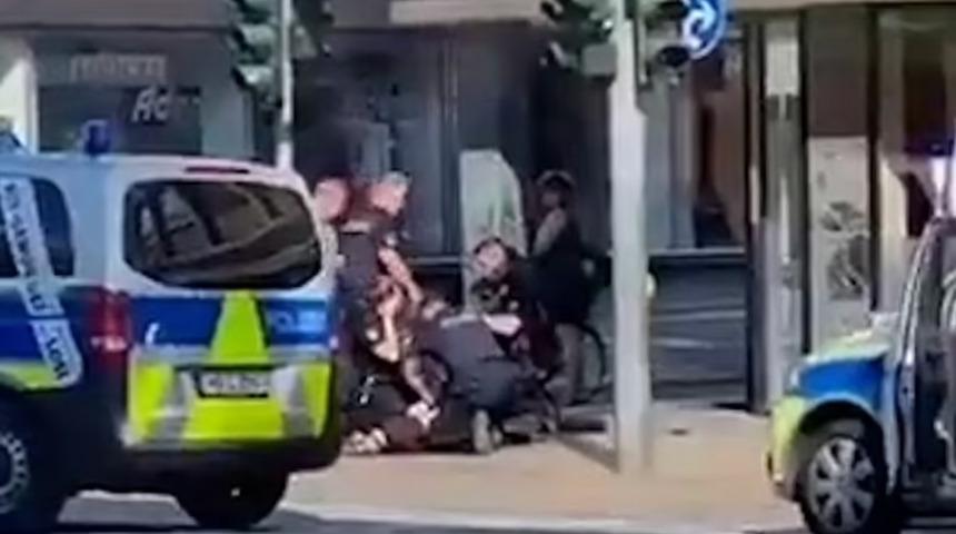 Almanya'da ilginç saldırı! Bir genç okla yaralandı...