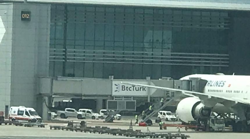 Uçakta kalp krizi geçiren 62 yaşındaki İngiliz yolcu hayatını kaybetti