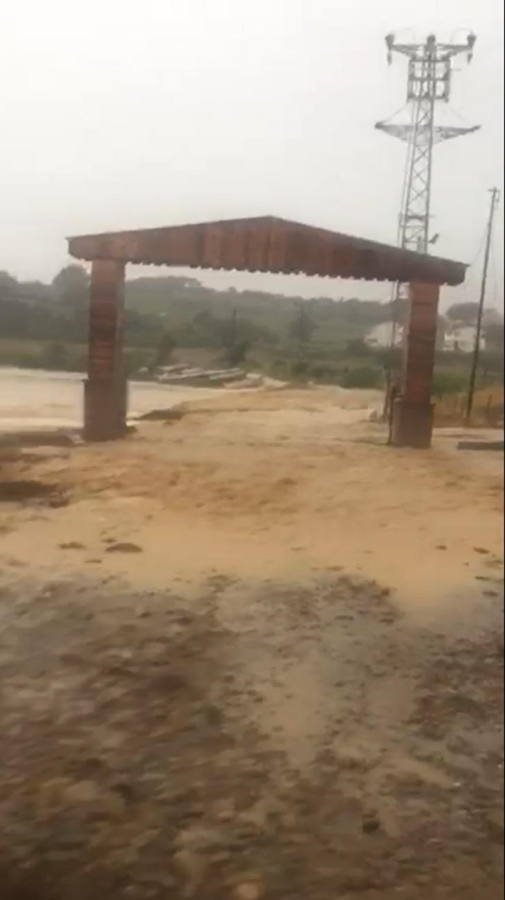 Şiddetli yağışlar bir ilde daha hayatı felç etti! Vatandaşlara SMS gönderildi: Hayati tehlike yaratıyor, yola çıkmayın G1