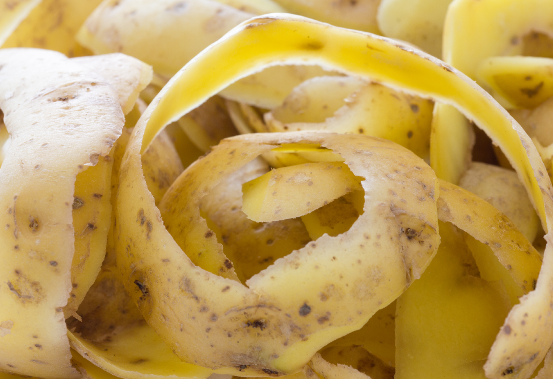 Patates kabuklarını asla &ccedil;&ouml;pe atmayın! Kullanım alanları hayatı kolaylaştırıyor