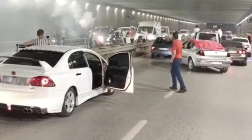 İstanbul'da akılalmaz görüntüler: Akan trafiği hiçe saydılar: Vatandaşlar zor anlar yaşadı!