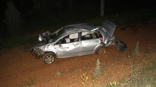 Konya'da şarampole devrilen otomobildeki 5 kişi yaralandı