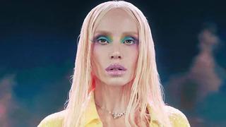 Tamamen transparan giyen Gülşen fiziğiyle büyüledi! 'Sanat eseri gibi'