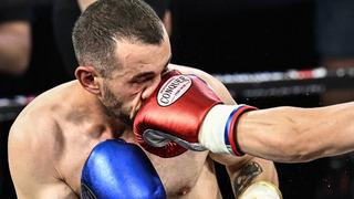 Yumruklar depremzedeler için atıldı