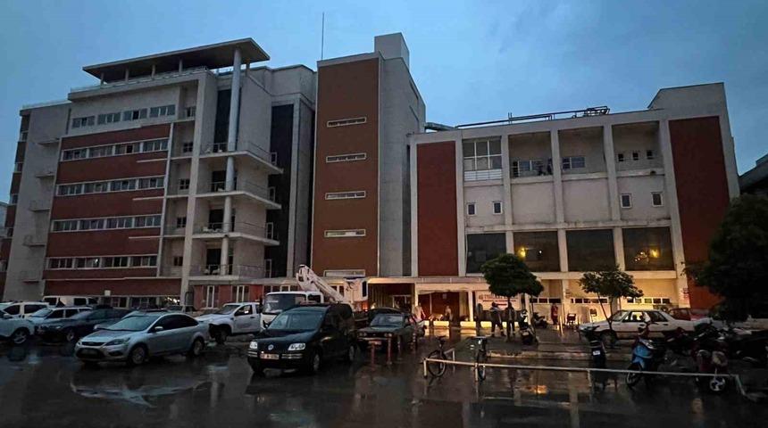 Su basan Akhisar Devlet Hastanesinden tahliye edilen hasta sayısı 62&rsquo;ye y&uuml;kseldi