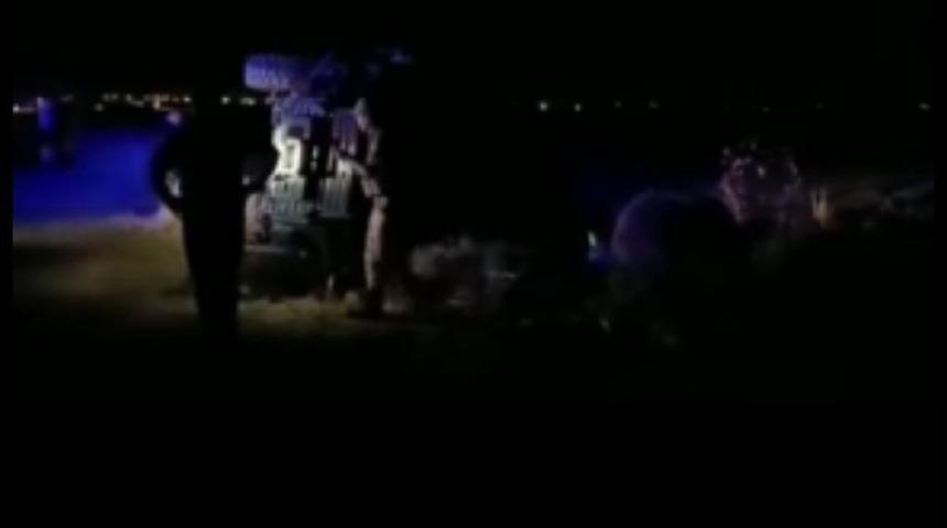 Mardin&rsquo;de askeri ara&ccedil; devrildi: 2 yaralı