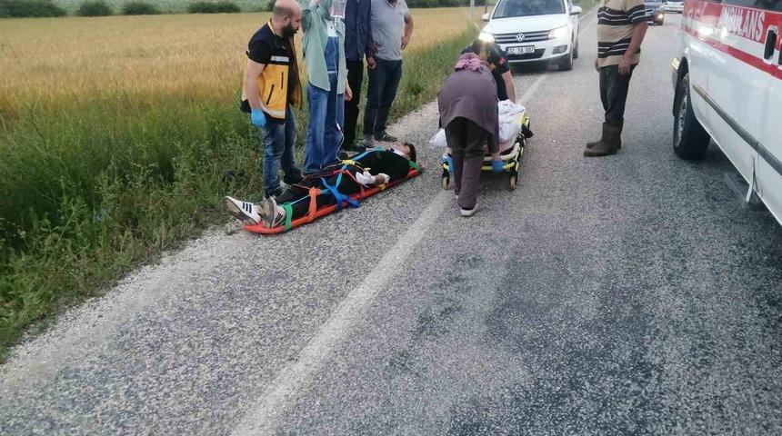 Motosikletler kafa kafaya &ccedil;arpıştı: 4 yaralı