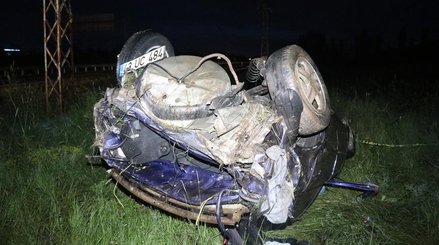 Kütahya'da devrilen otomobildeki 1 kişi öldü, 1 kişi yaralandı