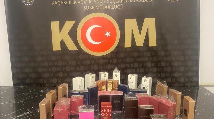 Kütahya’da bir araçta 36 adet kaçak parfüm ele geçirildi