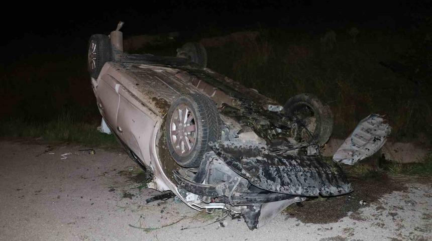 Havza&rsquo;da kontrolden &ccedil;ıkan ara&ccedil; takla attı: 2 yaralı