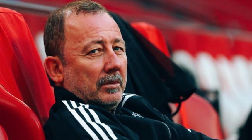 İsmi Fenerbahçe ile de anılmıştı! Sergen Yalçın'ın Neftçi Bakü ile el sıkıştı, resmi açıklama bekleniyor