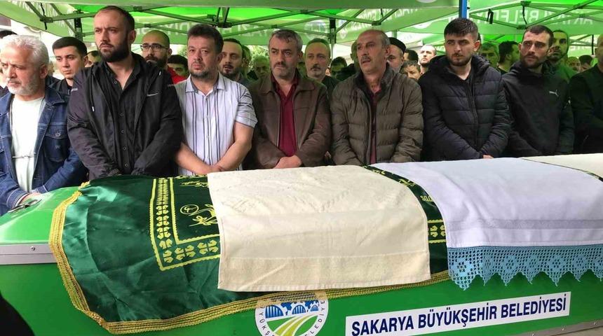 Babalar Günü’nde kızını sınava götürürken yaptığı kazada ölen şahıs defnedildi