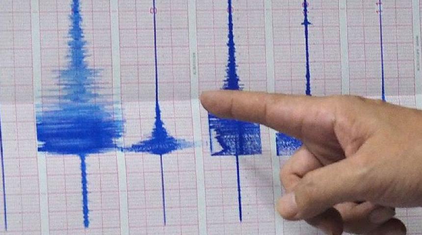 Yirmi dakika arayla peş peşe sallandı: Erzurum Aşkale'de korkutan deprem! Belediye Başkanı Yaptırmış'tan açıklama