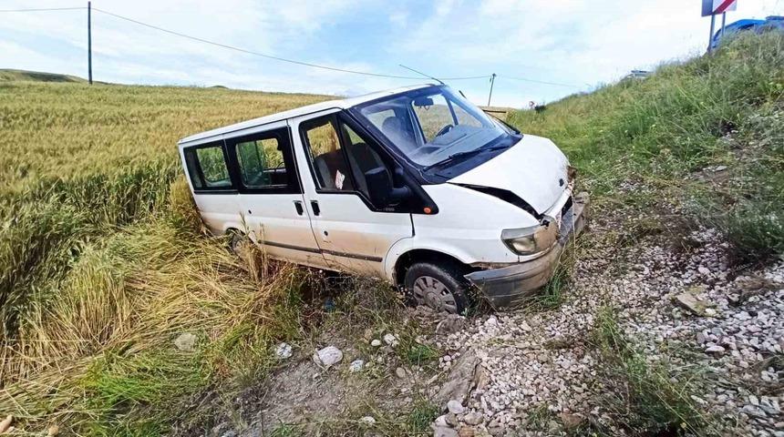 Sungurlu’da minibüs tarlaya uçtu: 1 ölü