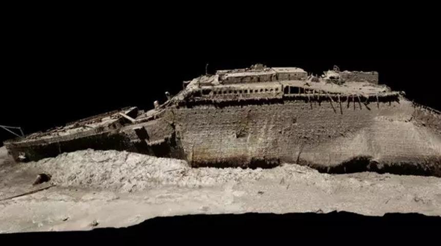 Titanik'in enkazına turist taşıyan denizaltı, okyanusta kayboldu!