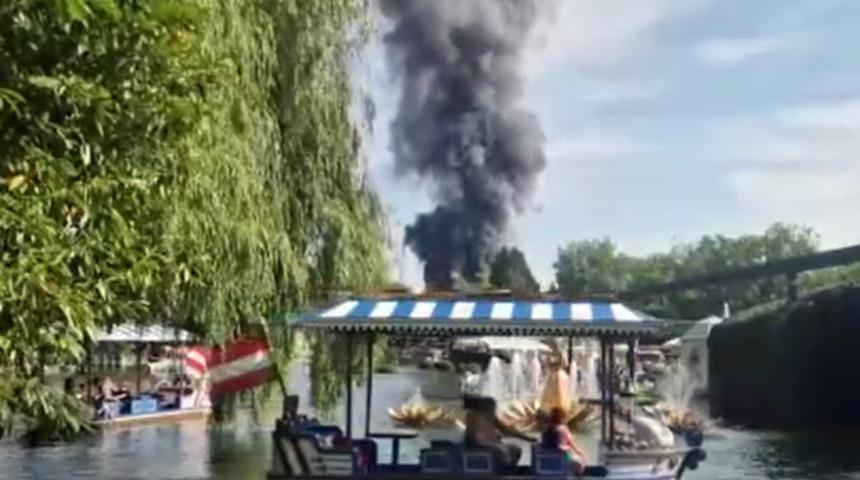 Almanya’nın en büyük tema parkında yangın paniği! 25 bin kişi tahliye edildi