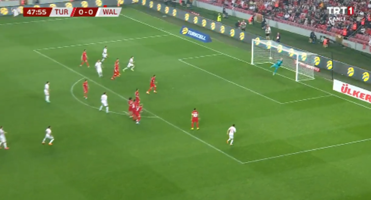 Mert Günok değil, Kasper Peter Schmeichel! Yaptığı kurtarışla sosyal medyanın gündemini belirledi... G3