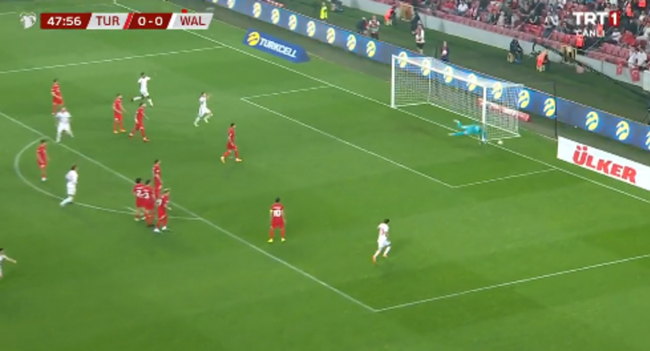 Mert Günok değil, Kasper Peter Schmeichel! Yaptığı kurtarışla sosyal medyanın gündemini belirledi... G4