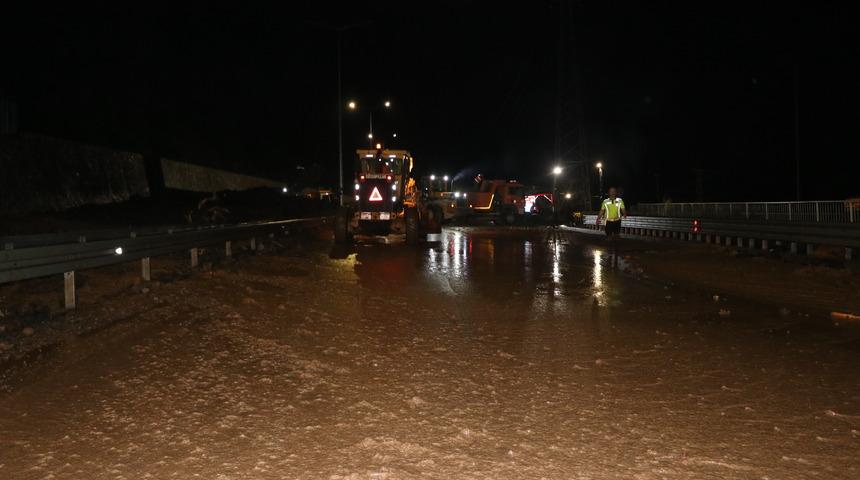 Trabzon'da şiddetli yağış hayatı olumsuz etkiledi