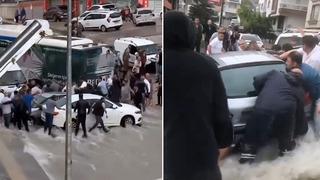 Selde sürüklenen otomobilinin altında kaldı! Sürücü boğulmaktan son anda kurtarıldı