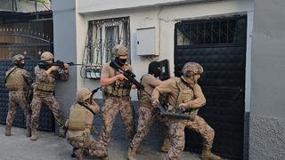 Adana'da şafak operasyonu! Çok sayıda adrese baskın: Gözaltılar var