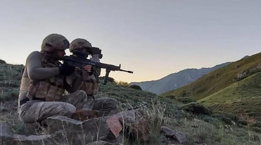 Sabah saatlerinde operasyonun düğmesine basıldı! Bakan Yerlikaya duyurdu: Hakkari'de 3 terörist etkisiz hale getirildi