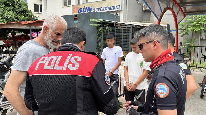 Denizli'de çocukların saatini gasbeden 3 zanlı yakalandı