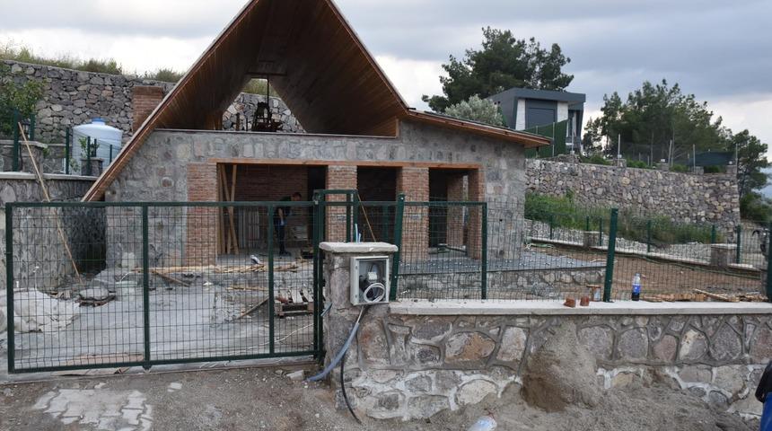 İzmir'de bir kişi silahla öldürüldü