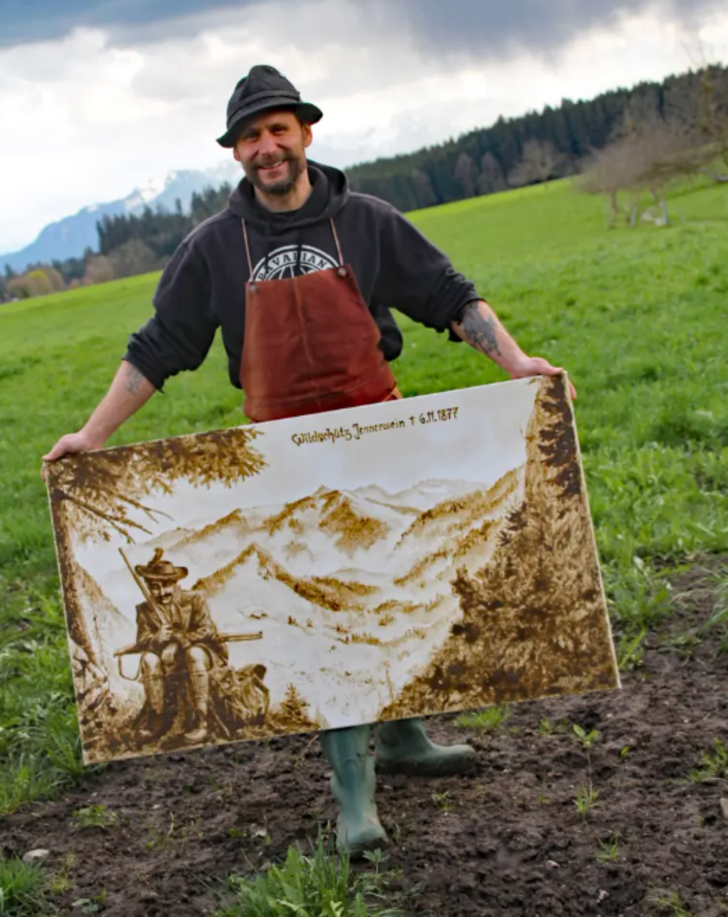 İnek dışkısından sanat eserleri yaratıyor! Bir gören bir daha bakıyor... Kullandığı malzemeye inanamayacaksınız G1