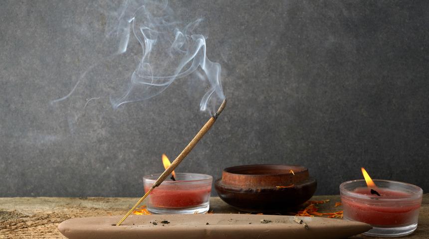 T&uuml;ts&uuml;n&uuml;n faydaları nelerdir? Evde t&uuml;ts&uuml; yakmak ne işe yarar?