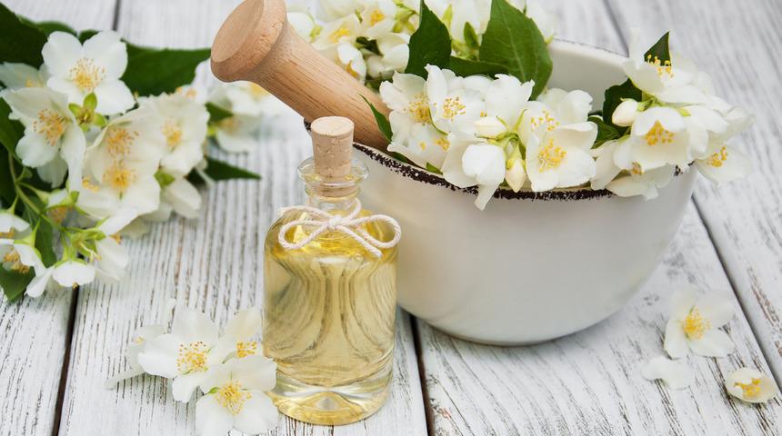 Yasemin yağı ciltte nasıl kullanılır? Yasemin yağı cildi sıkılaştırır mı?