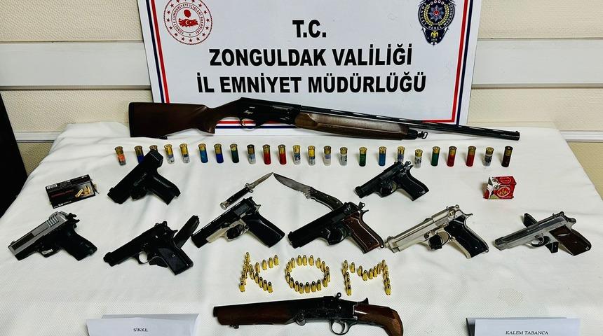Zonguldak'ta silah ticareti yaptığı iddiasıyla 8 şüpheli yakalandı