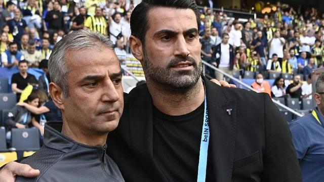 Fenerbahçe'de tüm oklar İsmail Kartal'ı gösteriyor! Tecrübeli teknik adam kulüp binasına geldi...