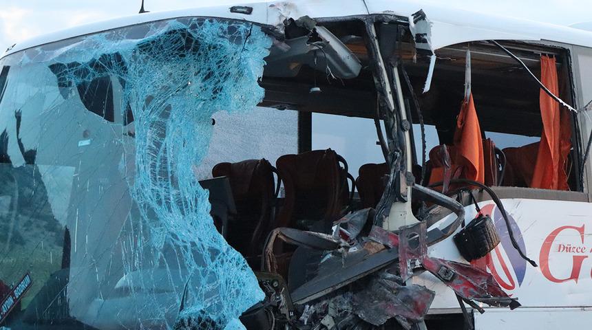 Denizli’de feci kaza! 2 kişi öldü, 6 kişi yaralandı…