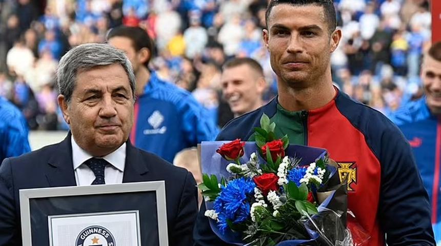 38 yaşındaki Cristiano Ronaldo'nun futbolu bırakmaya hiç niyeti yok! Şimdi de Guinness Dünya Rekorları'na girdi...