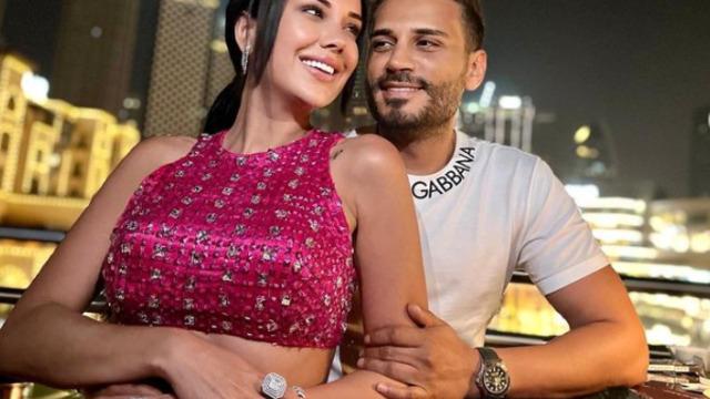 Dilan Polat Dubai'de saçına dolar taktırıp gezdi! Sosyal medyada yorum yağdı