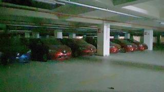 Görüntüler ortaya çıktı: Onlarca plakasız 'sıfır araç' otoparkta jelatinleriyle bekliyor... 'Stokçuluk'ta son nokta!