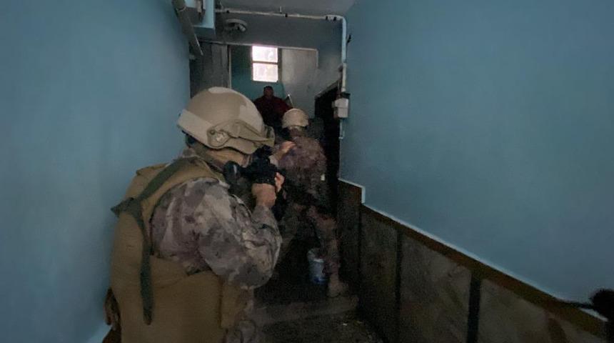 İçişleri Bakanı Yerlikaya duyurdu! Yüzüncü Yıl Operasyonu'nda 952 şüpheli yakalandı