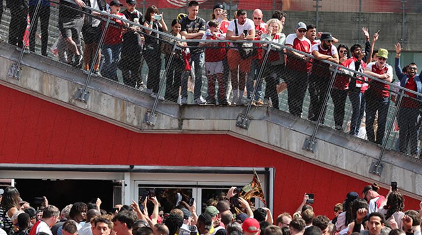 Yeni sezon formasındaki hata, satışları durdurdu! Premier Lig devinde ilginç olay...