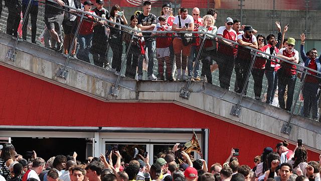 Yeni sezon formasındaki hata, satışları durdurdu! Premier Lig devinde ilginç olay...