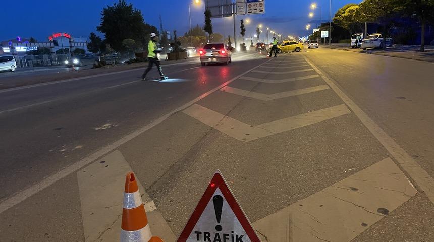 Konya'da refüjdeki beton saksıya çarpan taksinin şoförü öldü