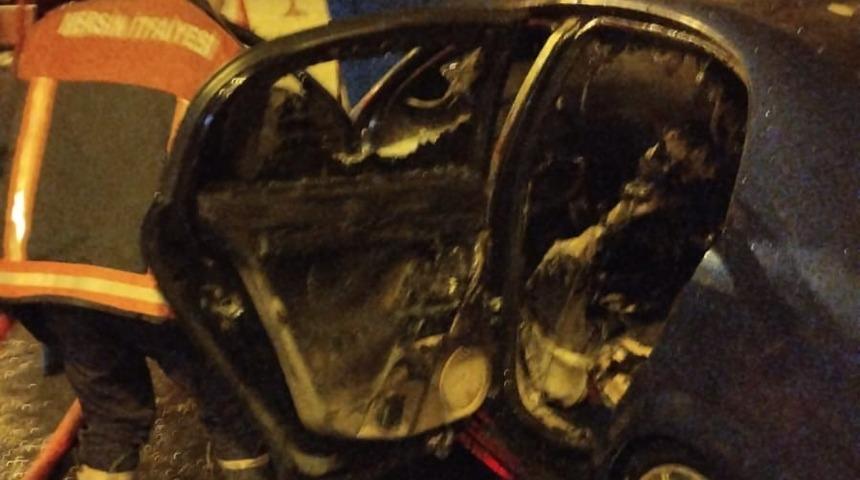 Park halindeki otomobil yandı