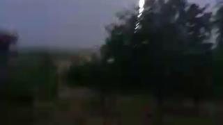 Şimşekleri görüntülerken büyük panik yaşadı! O anlar kameraya böyle yansıdı