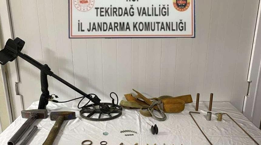 Tekirdağ’da kaçak kazı ve gümrük kaçağı içki operasyonunda 10 gözaltı