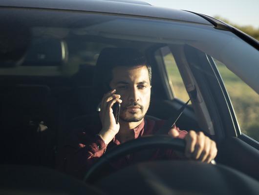 Trafikte telefonla konuşma cezası ne kadar? 