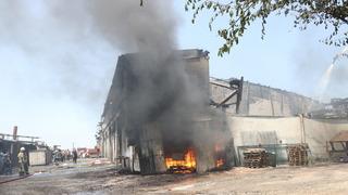 Bursa'da boya kimyasalları fabrikasında çıkan yangın kontrol altına alındı